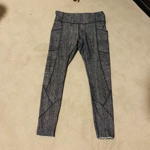 Lululemon size 4 7/8 leggings